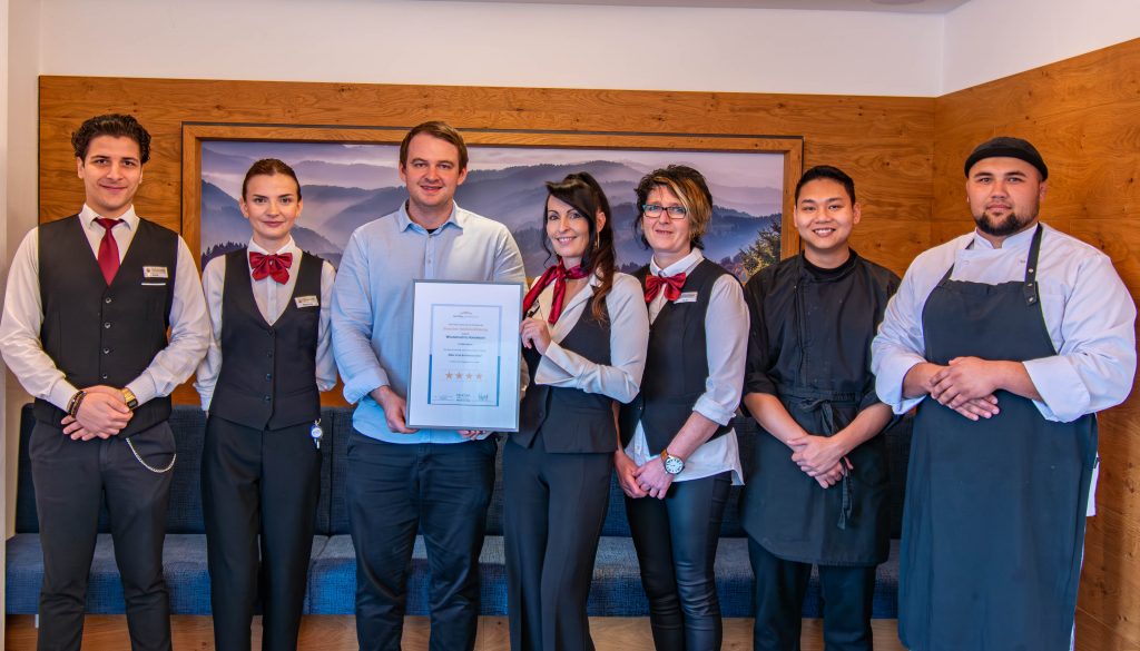 Employees of the Wellnesshotel Hohenrodt proudly present the 4-star award