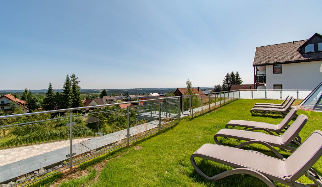 Roof sunbathing area with panoramic view of the Swabian Alb – perfect for relaxing in the Wellnesshotel Hohenrodt