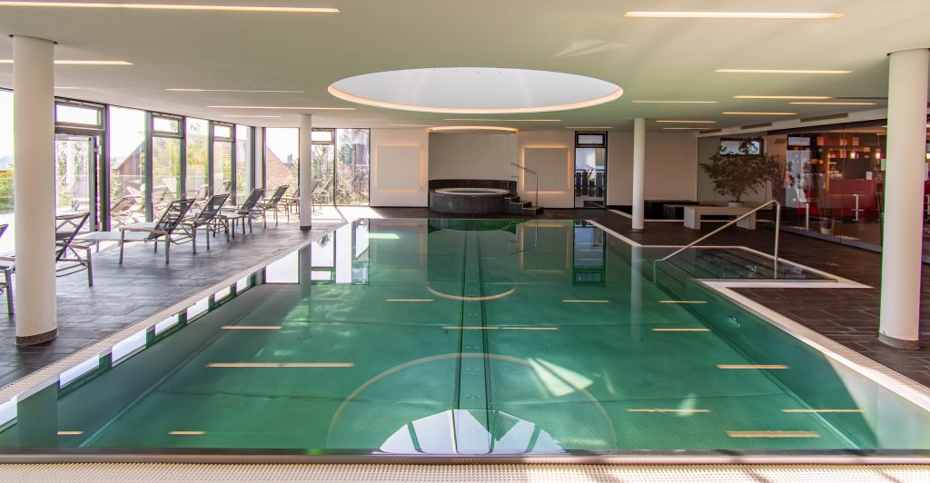 Wellnesshotel Hohenrodt, wellness pool area with indoor pool, relaxation loungers, and whirlpool for an all-round relaxing experience