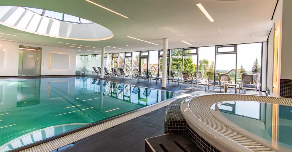 Wellnesshotel Hohenrodt, wellness pool area with whirlpool, swimming pool and loungers for relaxing moments in the water