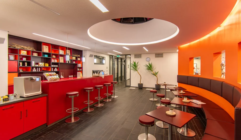 Wellness application area in the Wellnesshotel Hohenrodt with reception, lobby and pool bar in a relaxed atmosphere