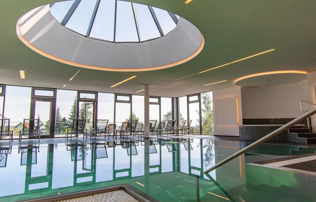 Wellness pool area in the Wellnesshotel Hohenrodt with swimming pool and a magnificent view of the surrounding area