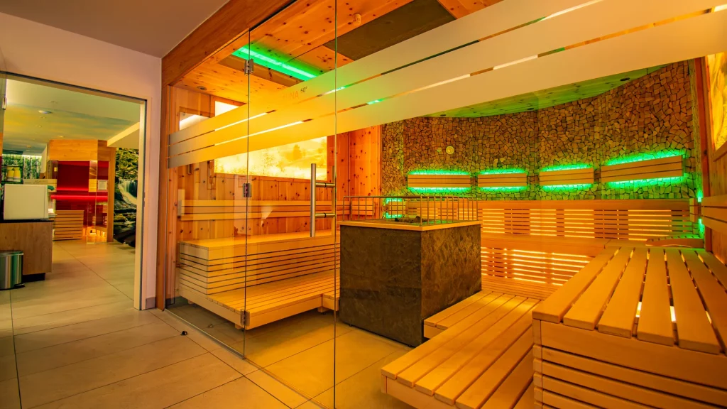 Sauna area in the Wellnesshotel Albblick with bio sauna and cozy lounge